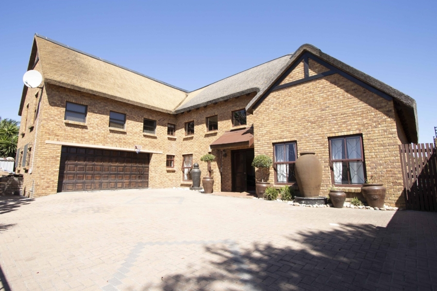To Let 5 Bedroom Property for Rent in Parklands Western Cape